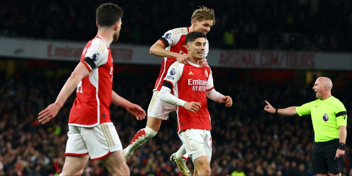 Alan Smith hails Arsenal star who could be "mentioned" alongside Bergkamp
