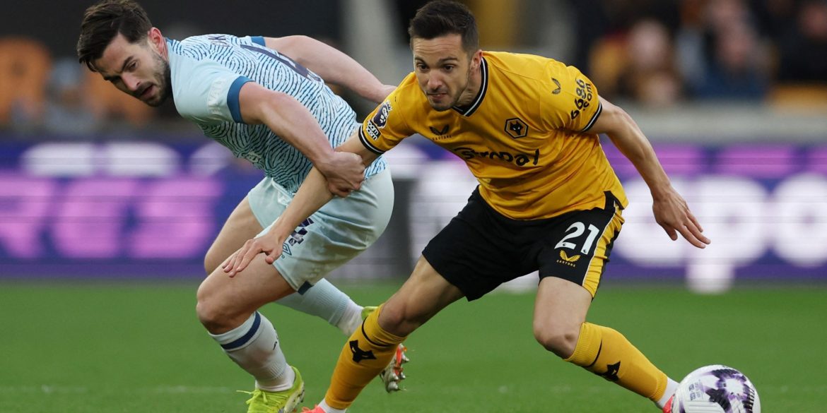 Perfect for Larsen: Wolves could land "superstar" Sarabia upgrade