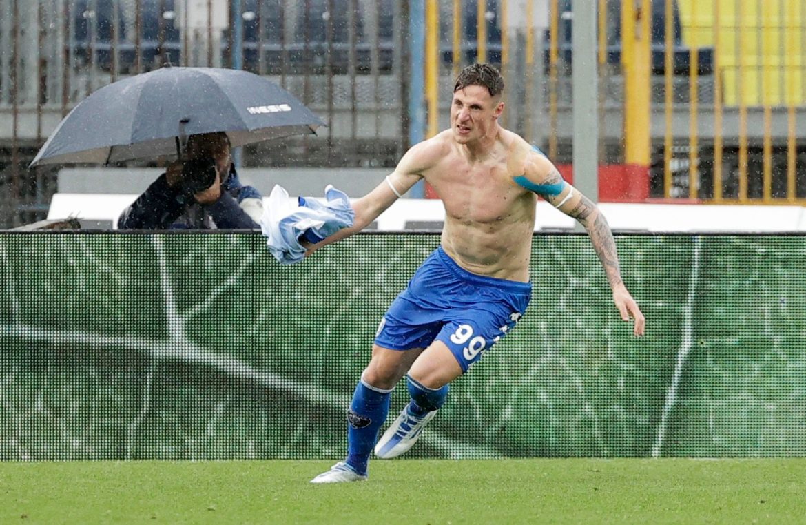 Forest make contact to sign Pinamonti